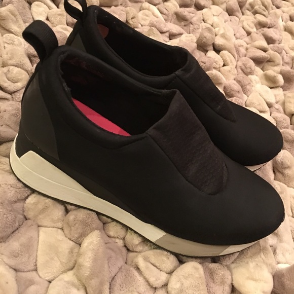 Ideology sneakers. Very comfortable. Memory foam - Picture 7 of 8